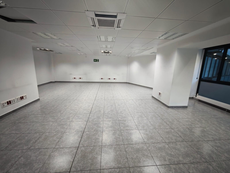 ES LLOGA GRAN LOCAL A ESCALDES - ENGORDANY (PROP DE TOT)