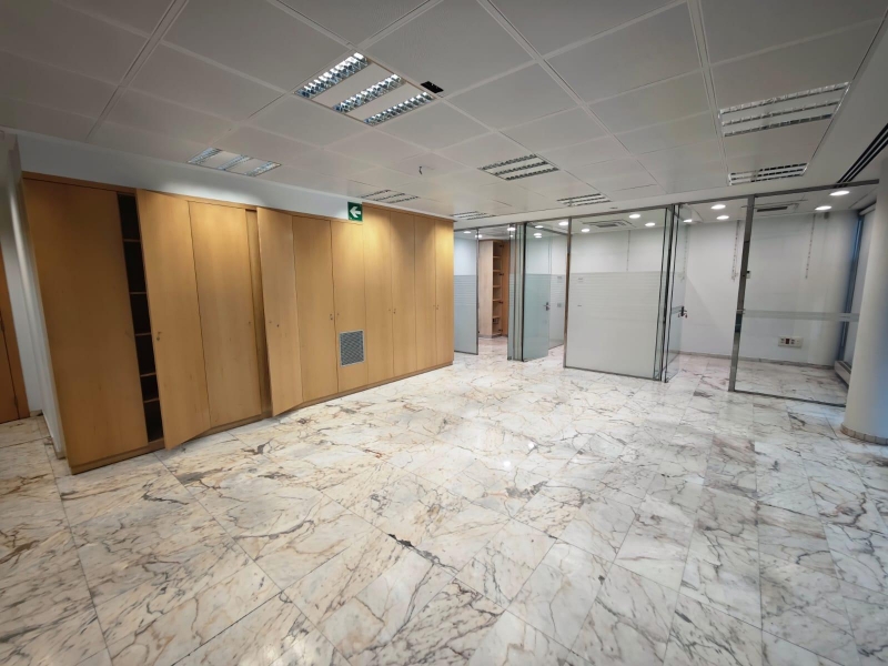 ES LLOGA GRAN LOCAL A ESCALDES - ENGORDANY (PROP DE TOT)