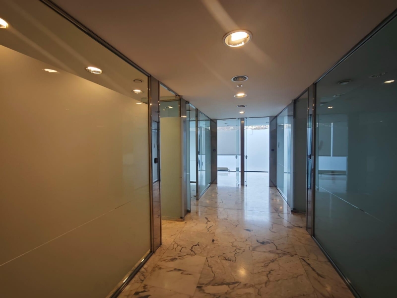 ES LLOGA GRAN LOCAL A ESCALDES - ENGORDANY (PROP DE TOT)