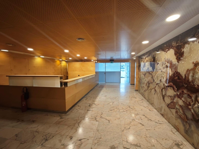 ES LLOGA GRAN LOCAL A ESCALDES - ENGORDANY (PROP DE TOT)