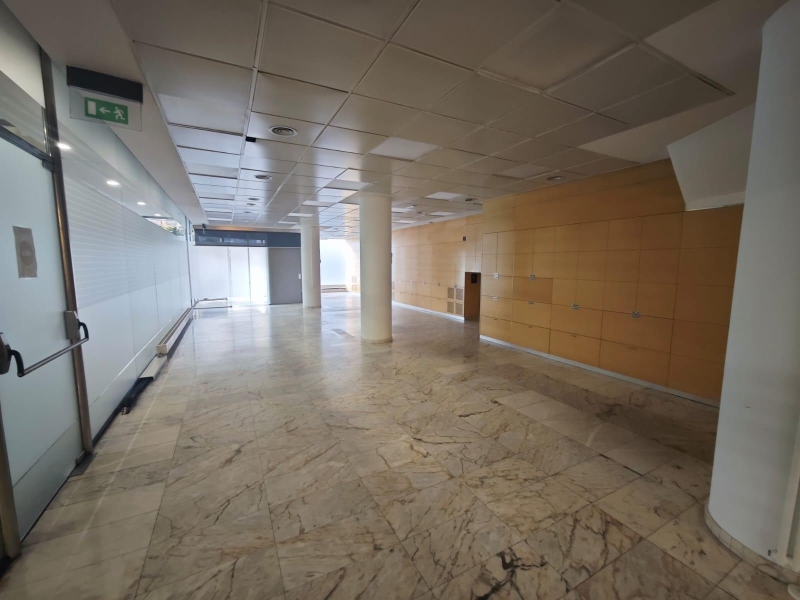 ES LLOGA GRAN LOCAL A ESCALDES - ENGORDANY (PROP DE TOT)