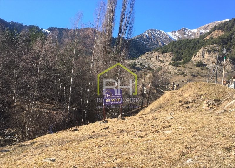 Terreny amb permisos per al xalet dels teus somnis 