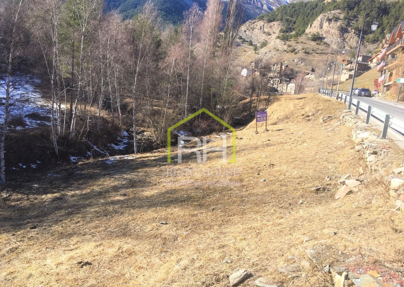 Terreny amb permisos per al xalet dels teus somnis 