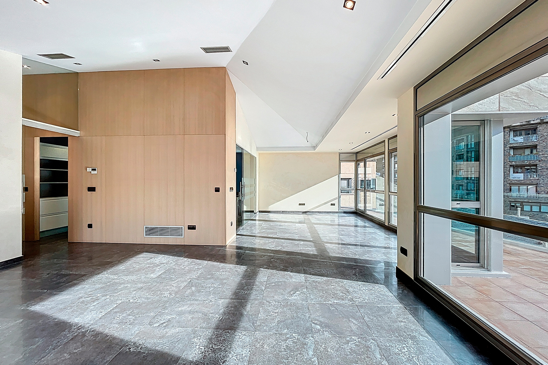 Es presenta aquest àtic singular de 215,05 m², s