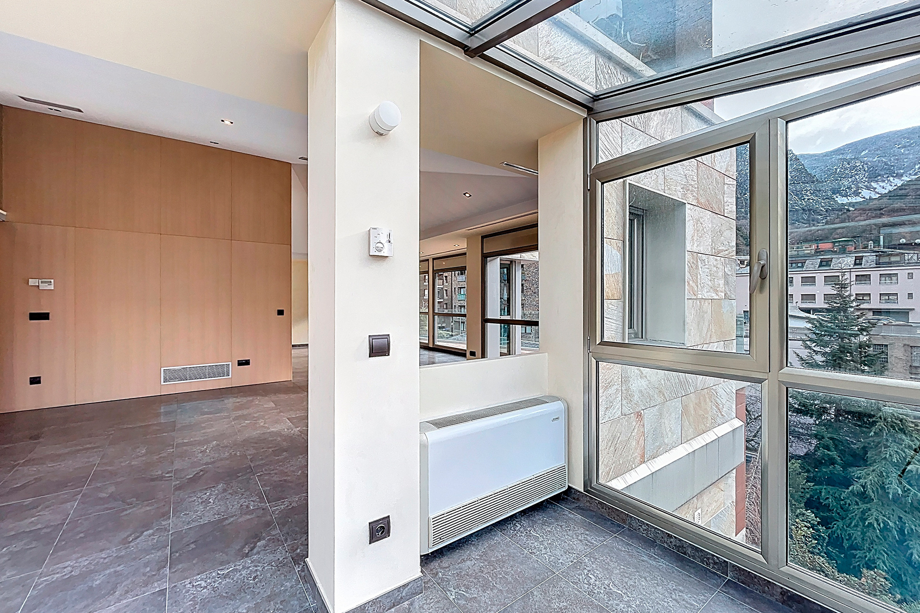 Es presenta aquest àtic singular de 215,05 m², s