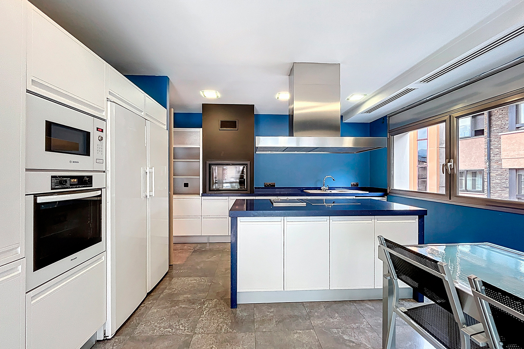 Es presenta aquest àtic singular de 215,05 m², s