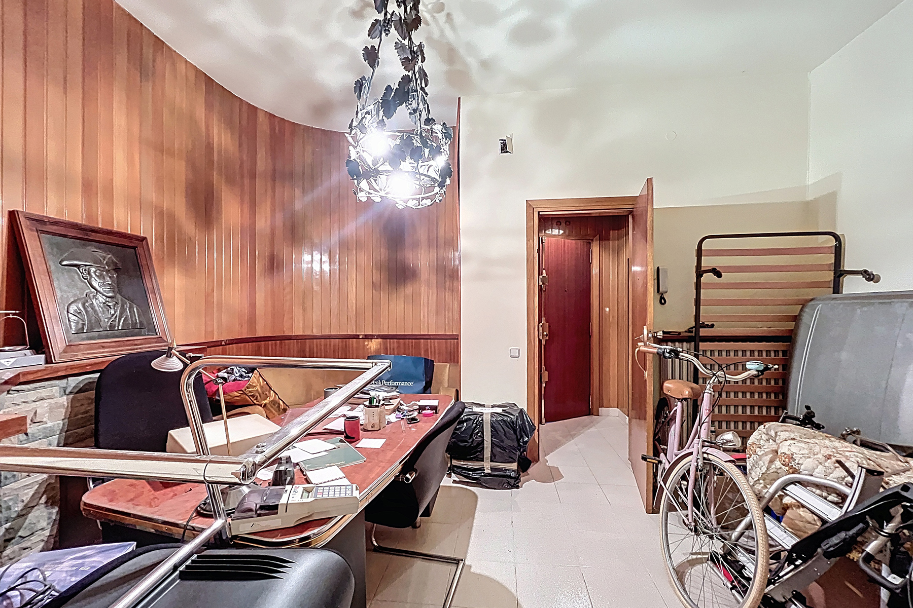 Presentem aquest exclusiu i emblemàtic edifici re