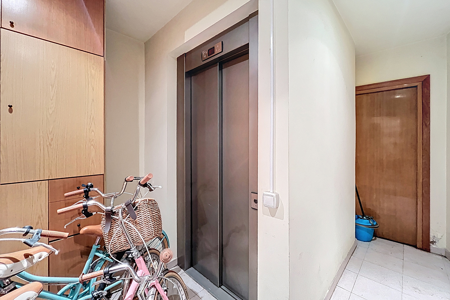 Presentem aquest exclusiu i emblemàtic edifici re