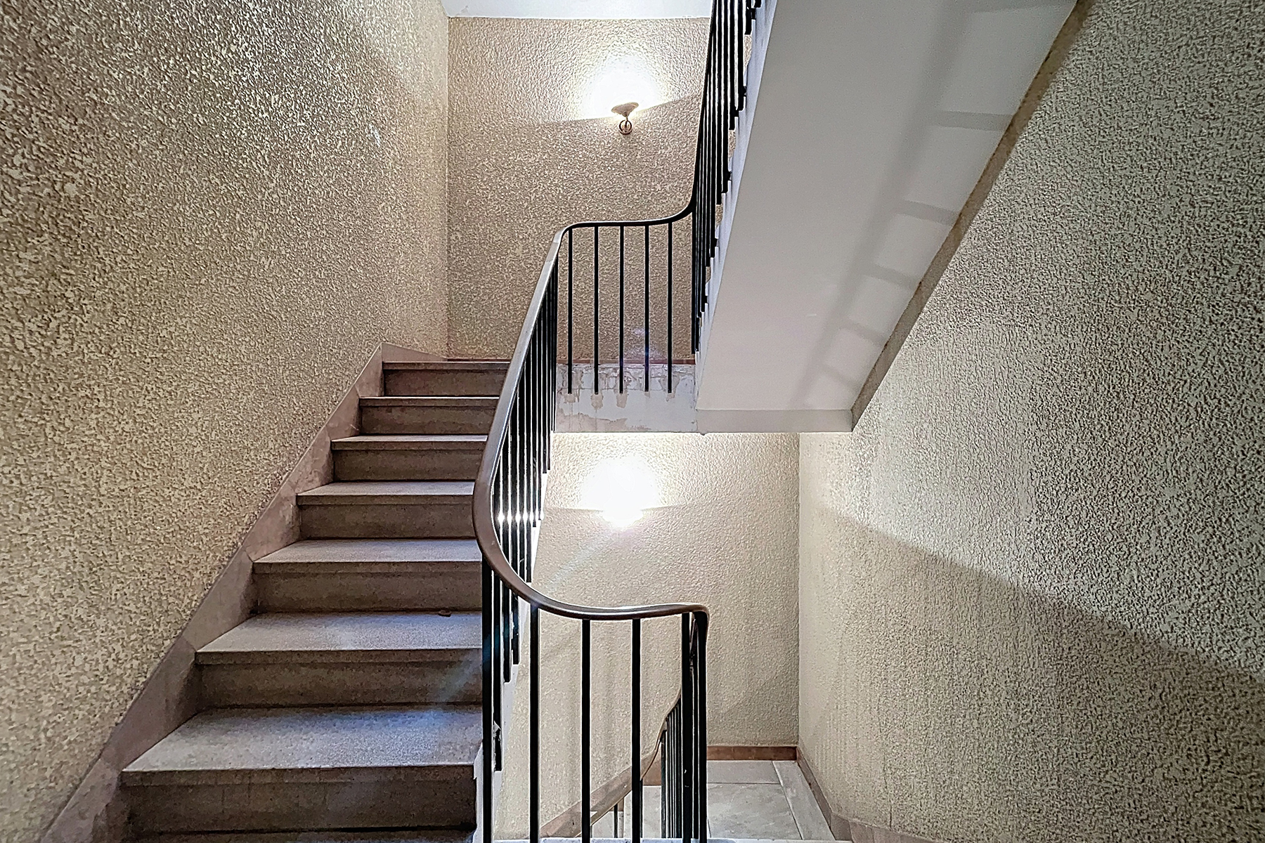 Presentem aquest exclusiu i emblemàtic edifici re