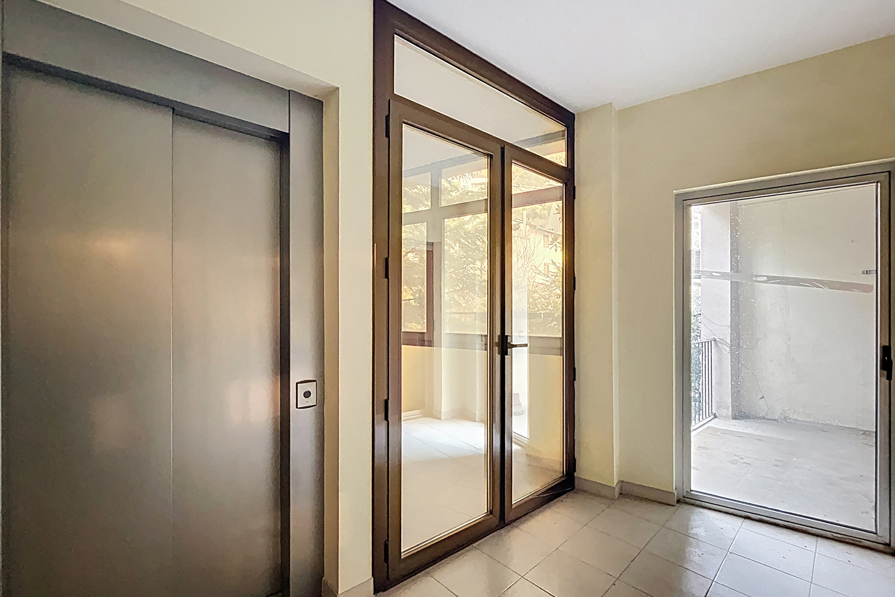 Presentem aquest exclusiu i emblemàtic edifici re