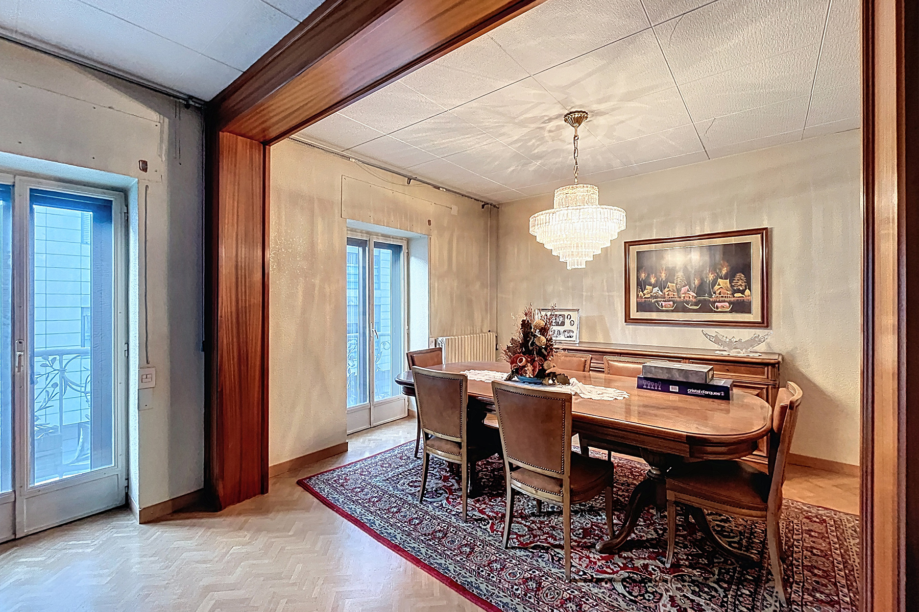 Presentem aquest exclusiu i emblemàtic edifici re