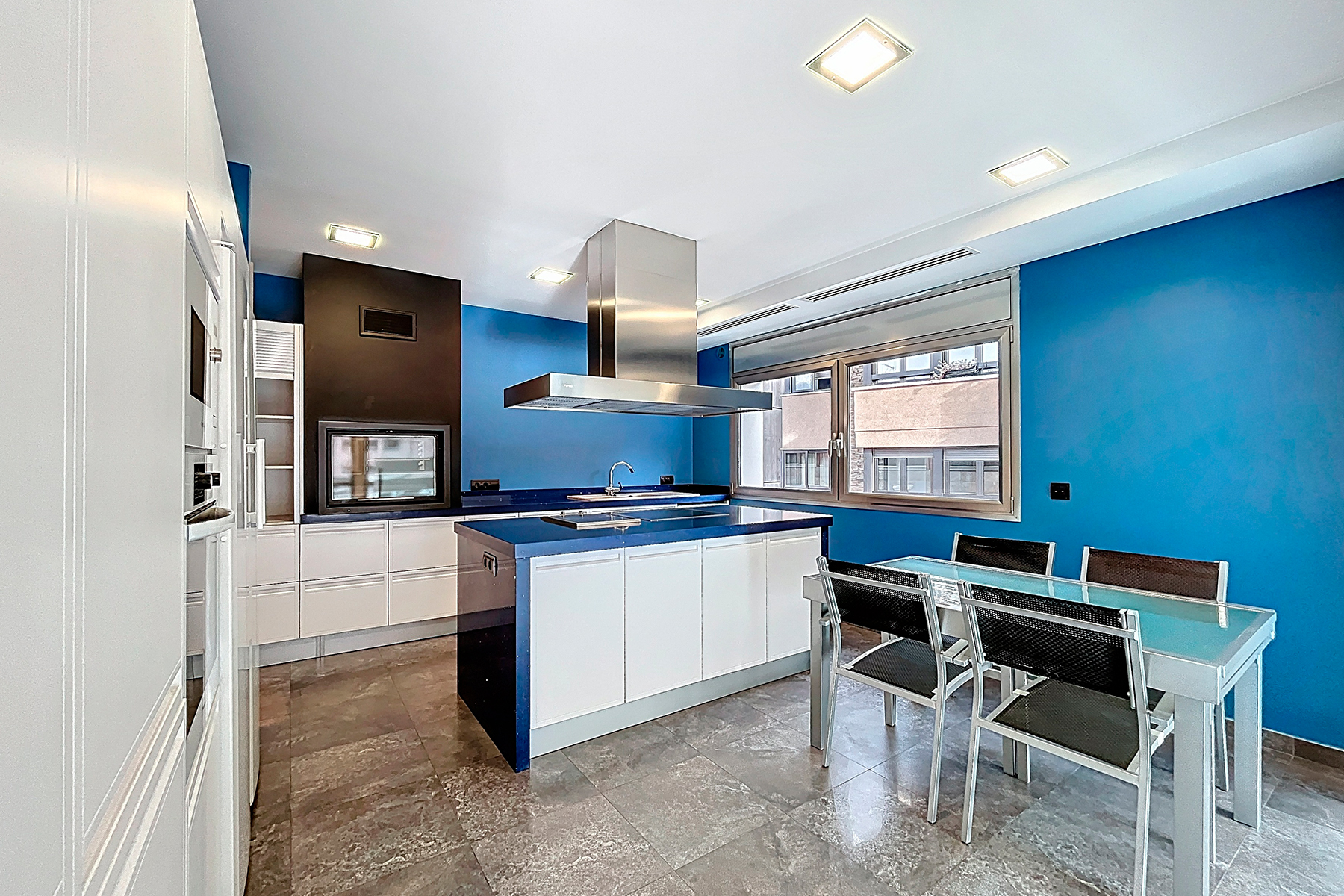 Es presenta aquest àtic singular de 215,05 m², s