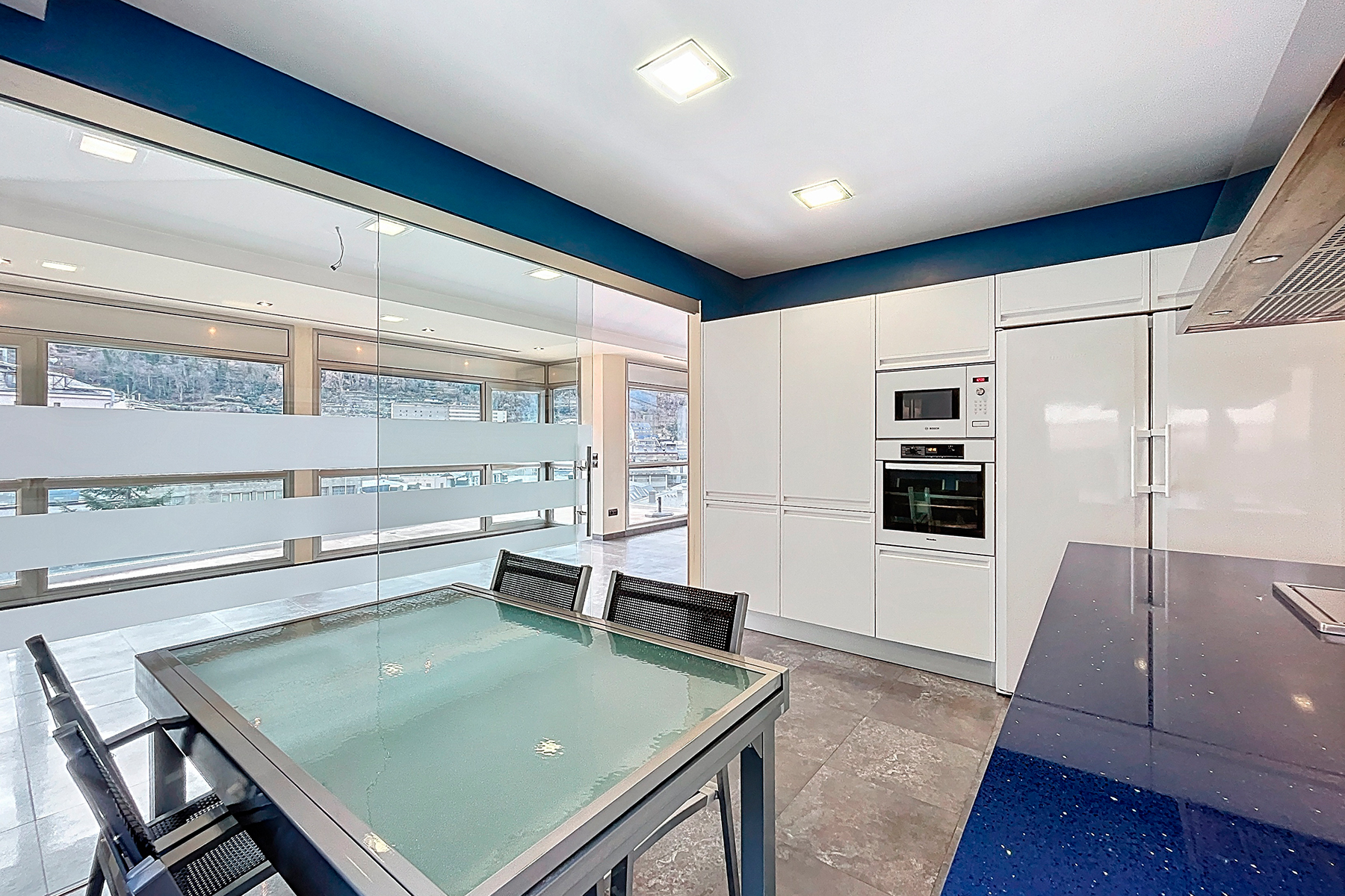 Es presenta aquest àtic singular de 215,05 m², s