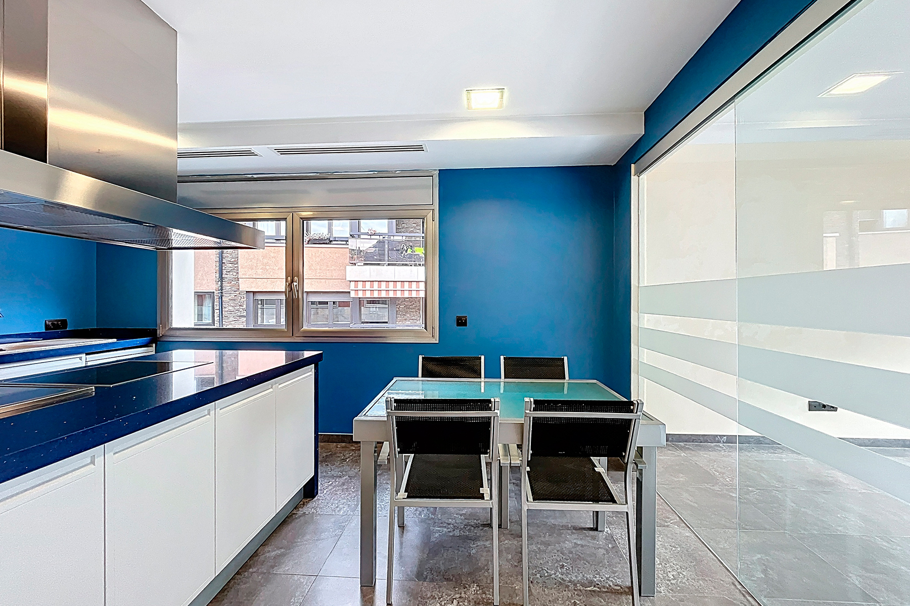 Es presenta aquest àtic singular de 215,05 m², s