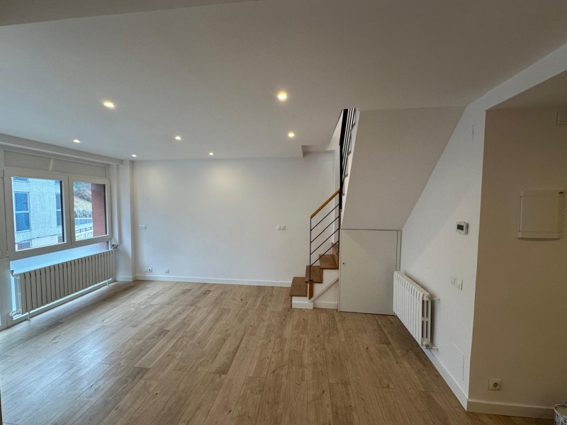 Àtic duplex de lloguer a Escaldes 