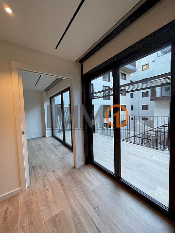  Es lloga fantàstic pis nou en ple centre d'Esca