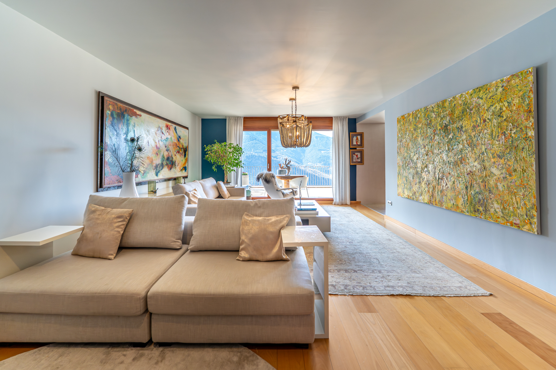 Aquest exclusiu i luxós pis, situat a la prestigi