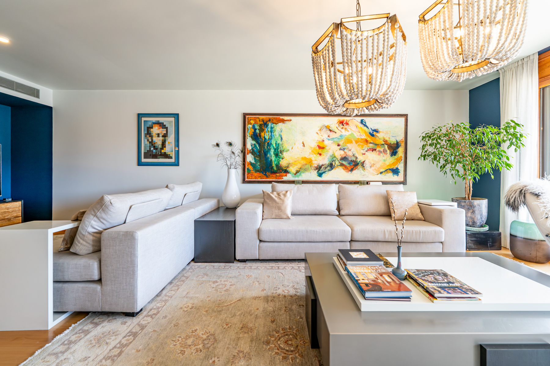 Aquest exclusiu i luxós pis, situat a la prestigi