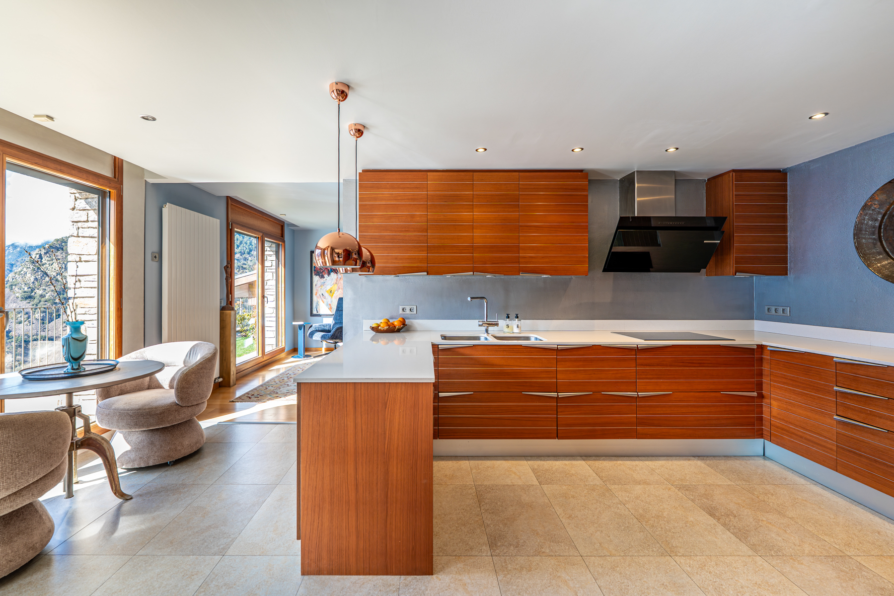 Aquest exclusiu i luxós pis, situat a la prestigi