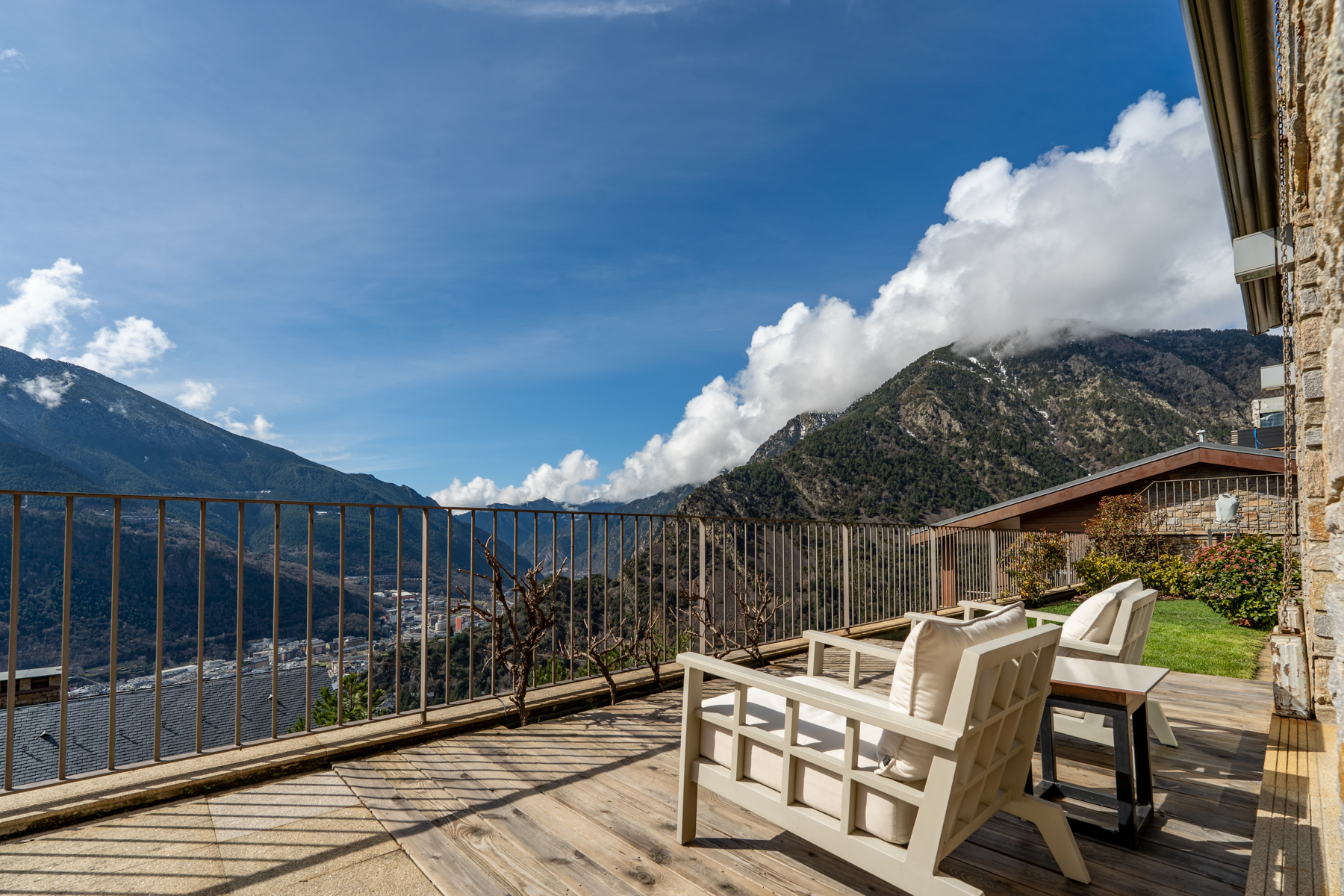 Aquest exclusiu i luxós pis, situat a la prestigi