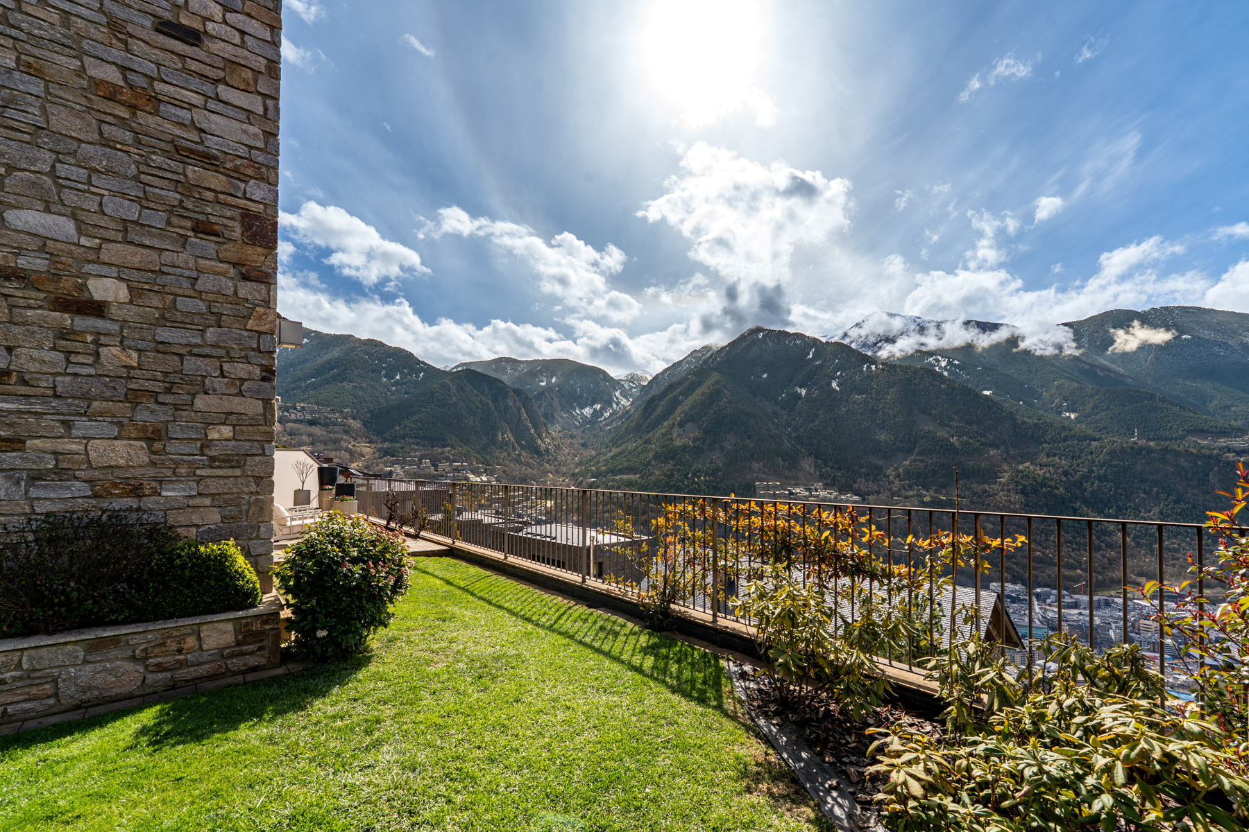 Aquest exclusiu i luxós pis, situat a la prestigi