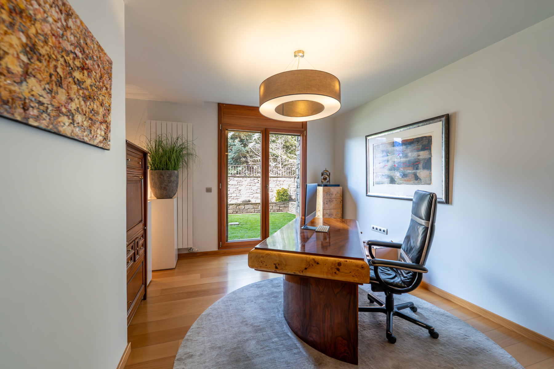 Aquest exclusiu i luxós pis, situat a la prestigi