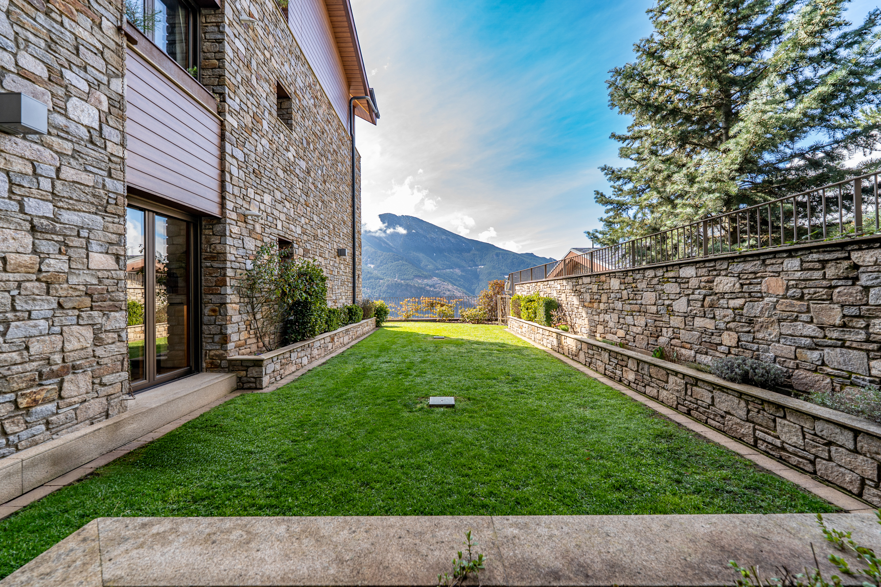 Aquest exclusiu i luxós pis, situat a la prestigi