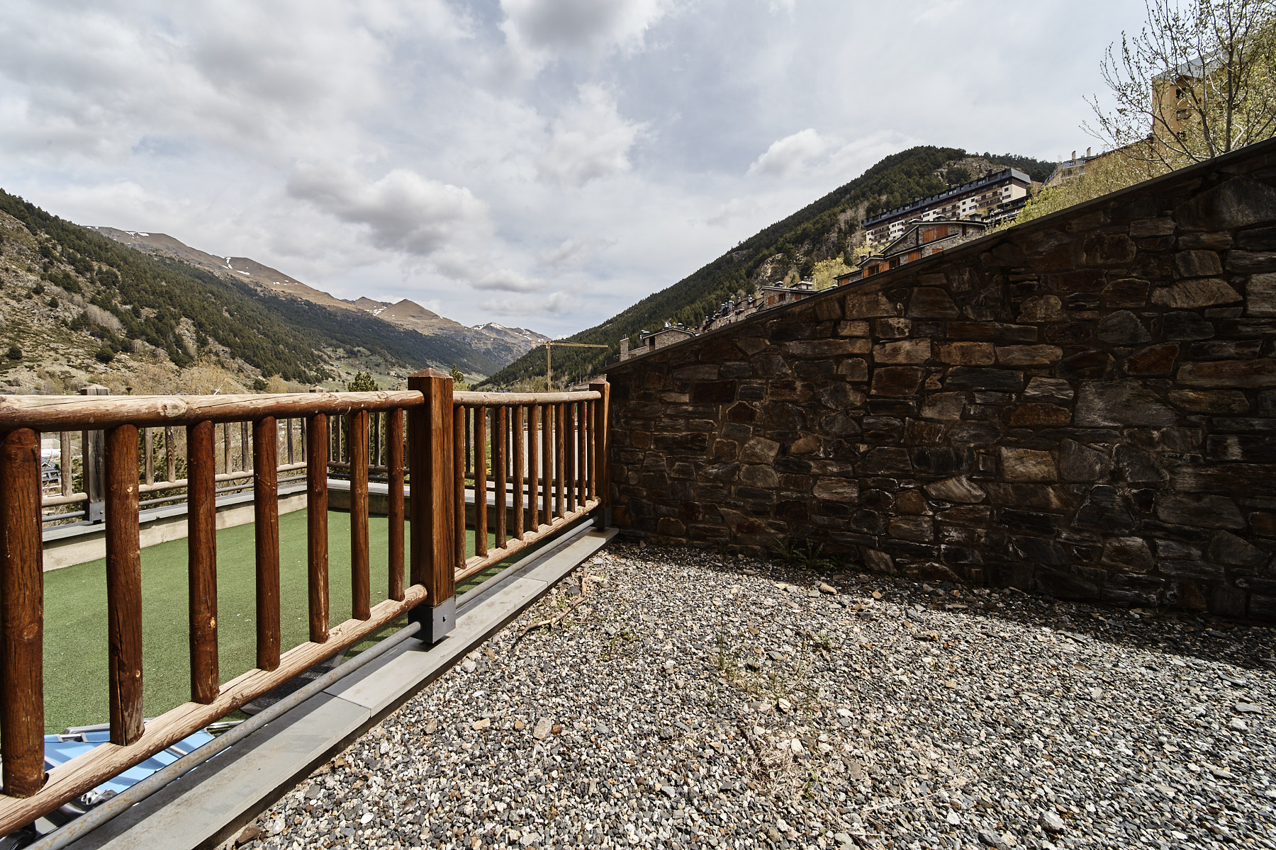 A la pleta de Soldeu, al costat de l'accés de Gr