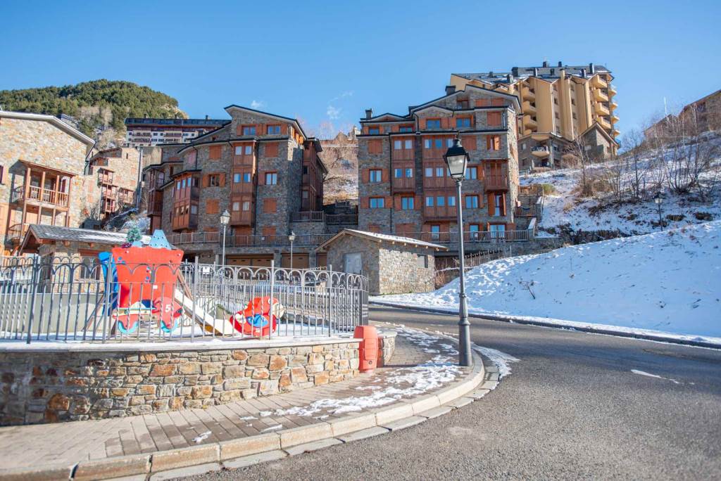 A la Pleta de Soldeu, al costat de l'accés a Gra