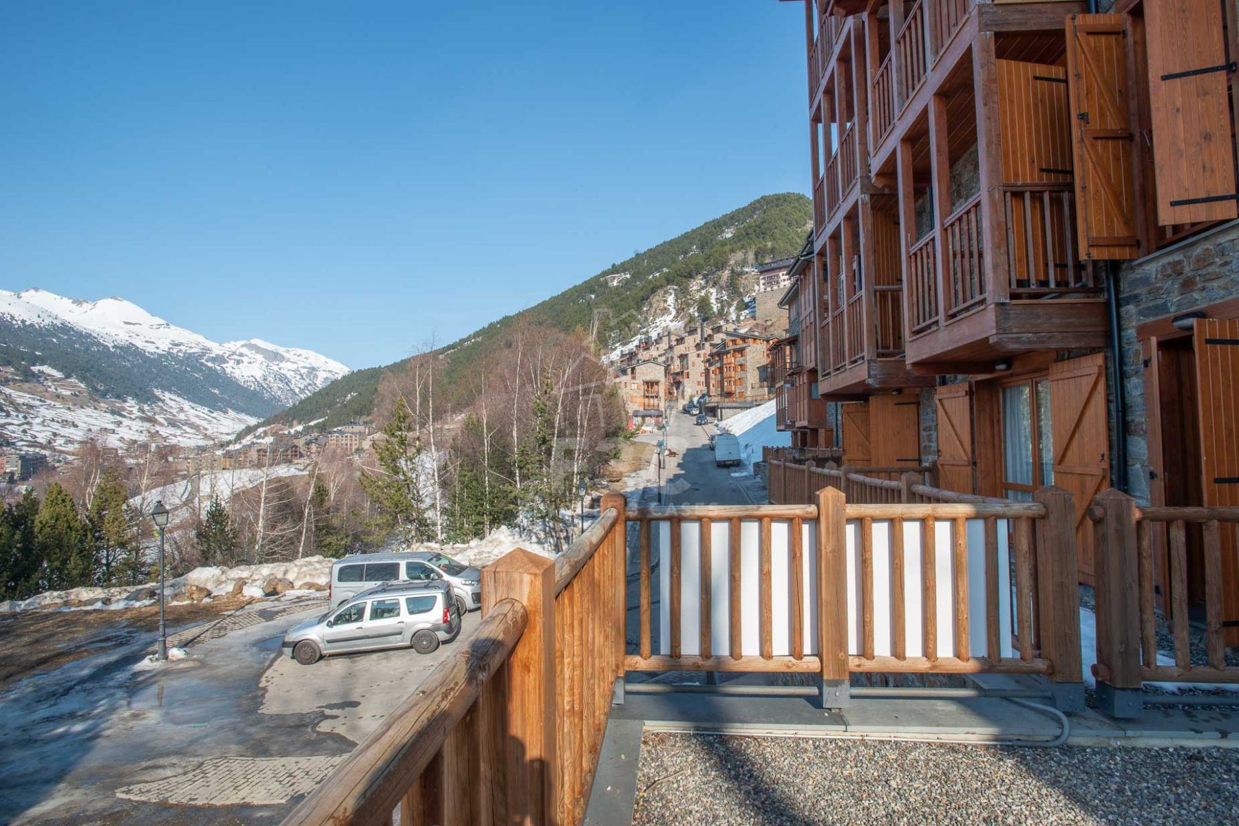 A la pleta de Soldeu, al costat de l'accés de Gr