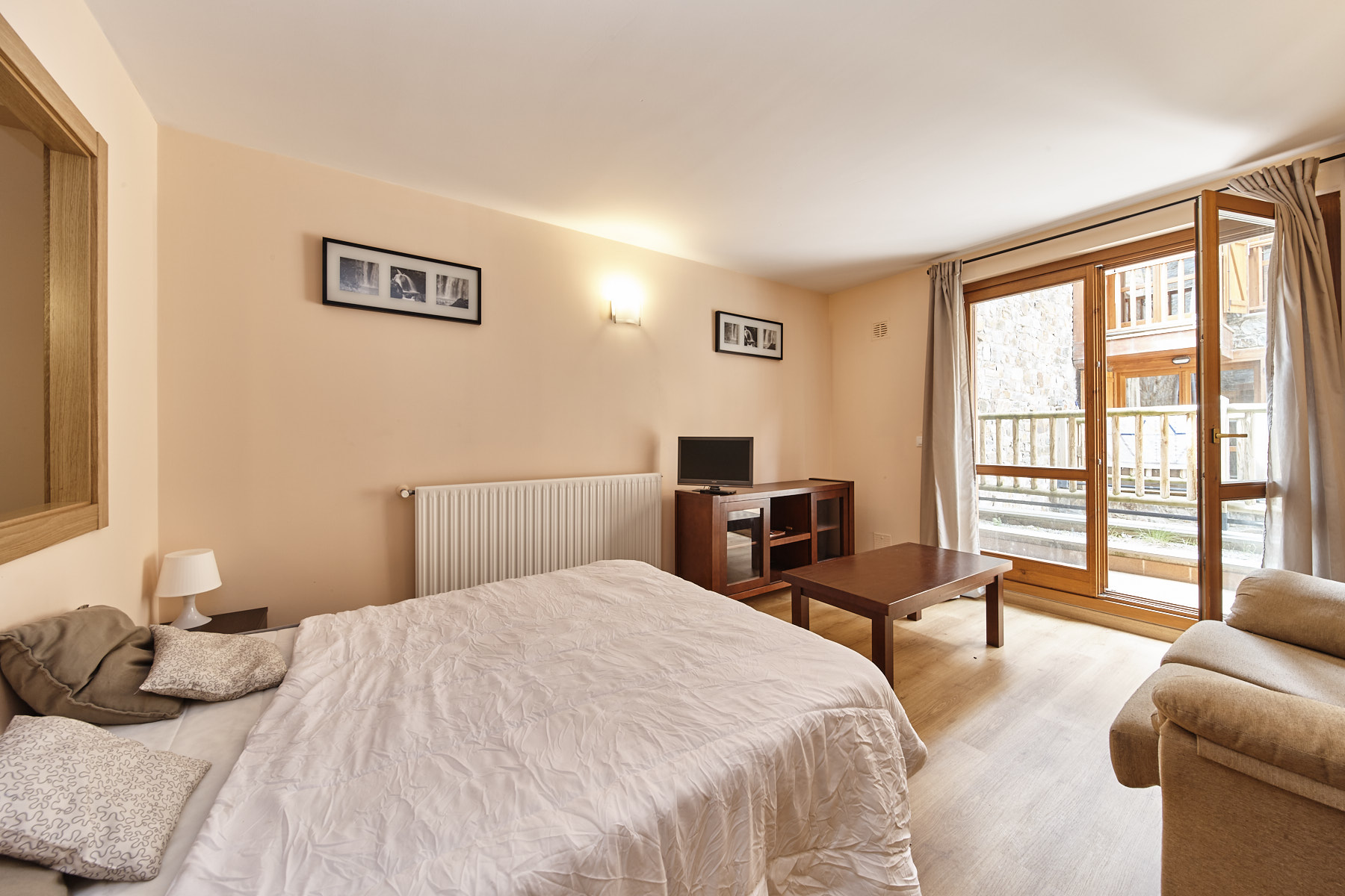 A la pleta de Soldeu, al costat de l'accés de Gr