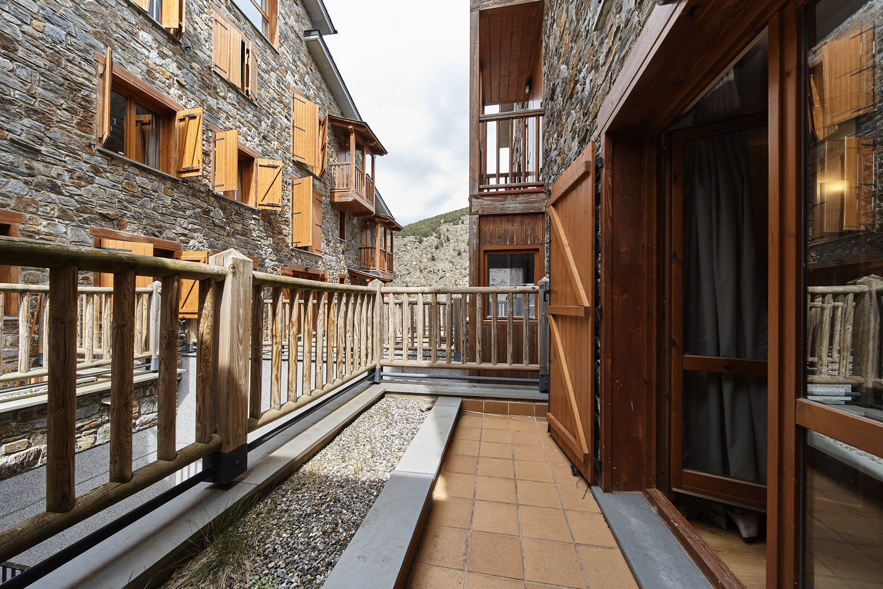 A la pleta de Soldeu, al costat de l'accés de Gr