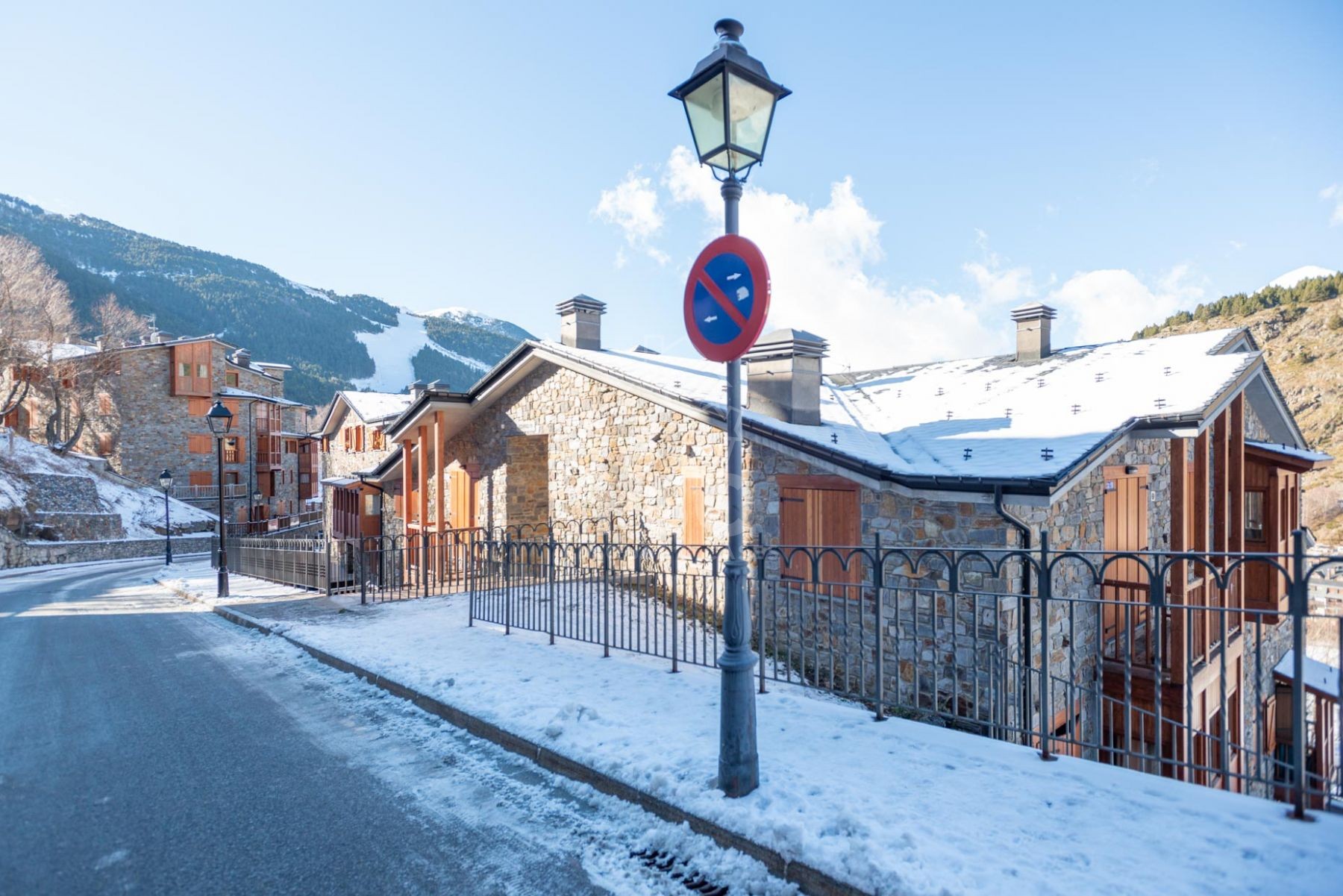 A la pleta de Soldeu, al costat de l'accés de Gr