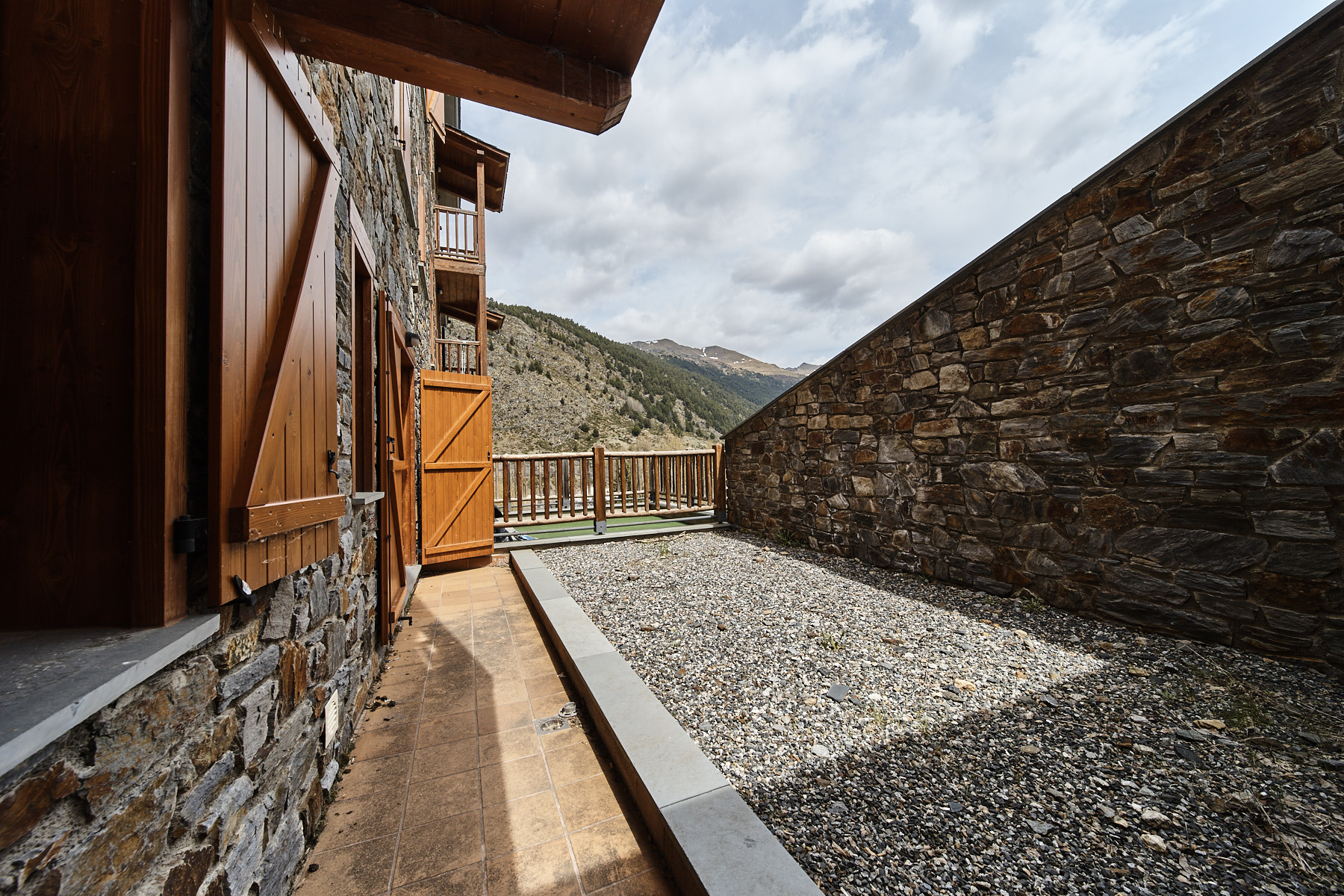 A la pleta de Soldeu, al costat de l'accés de Gr