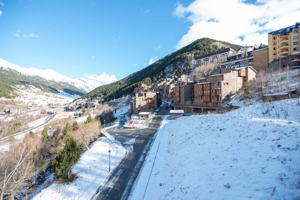 A la Pleta de Soldeu, al costat de l'accés a Gra