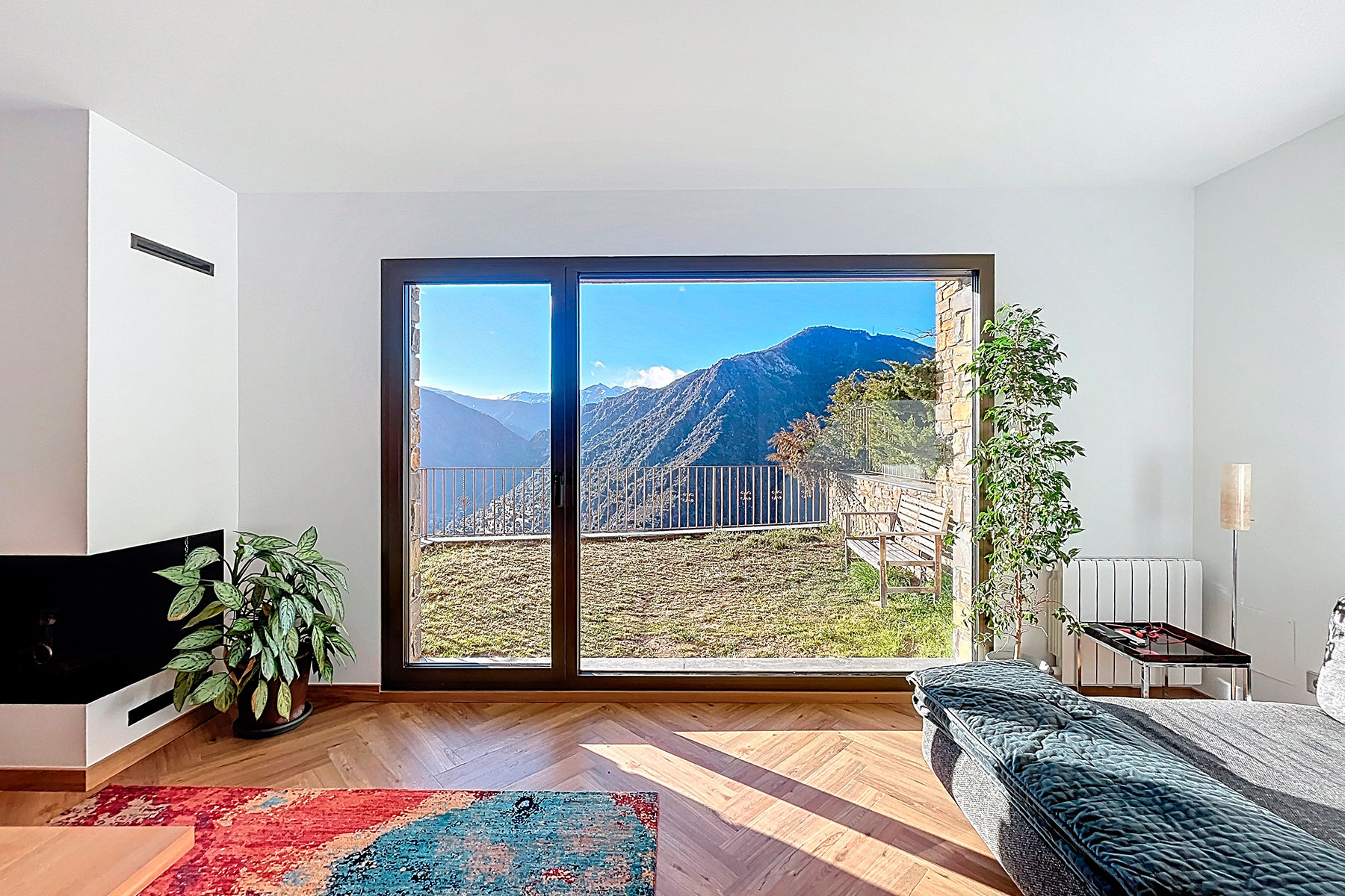 Descobreixi aquesta encantadora casa adossada a En