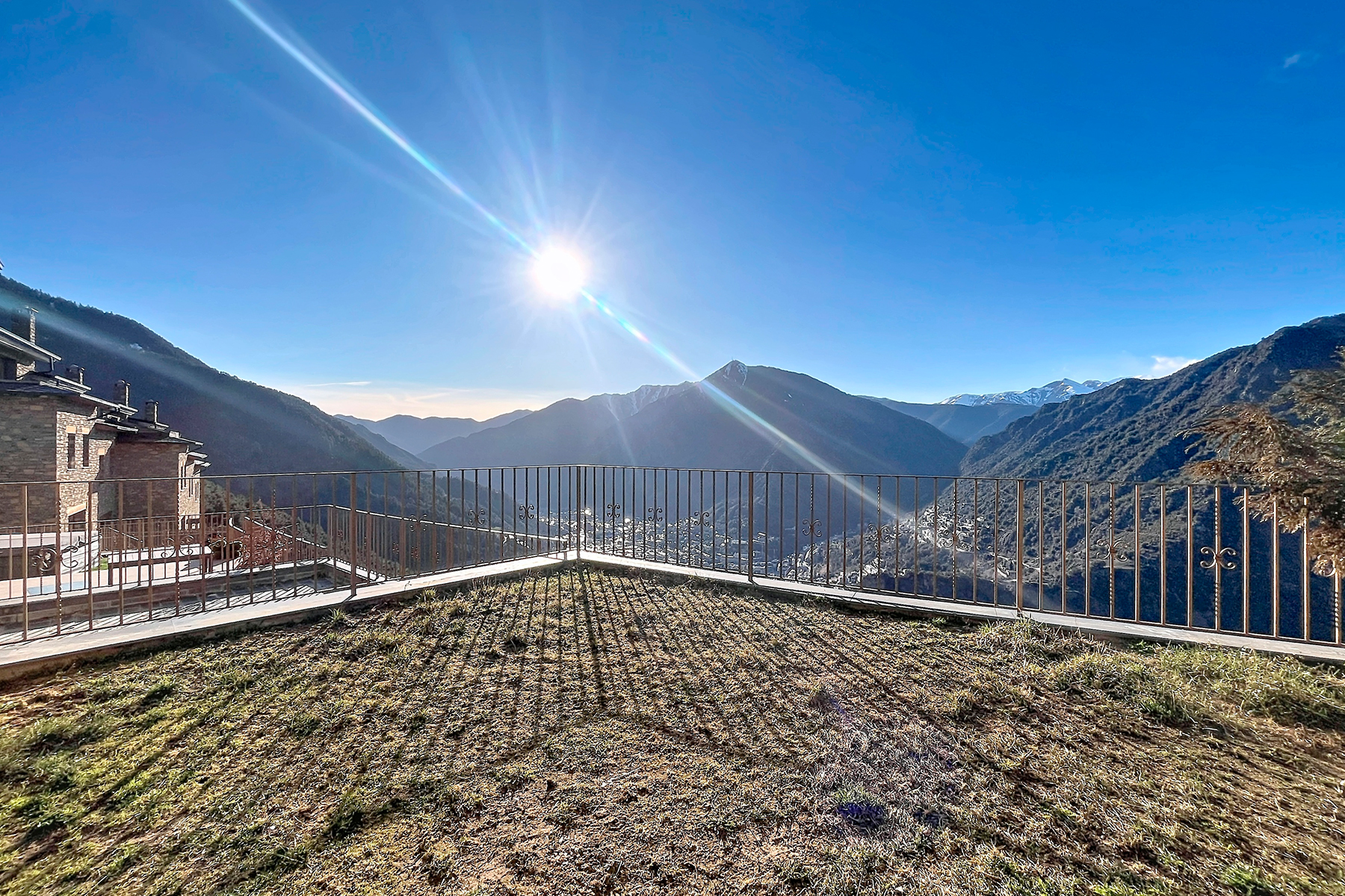 Descobreixi aquesta encantadora casa adossada a En