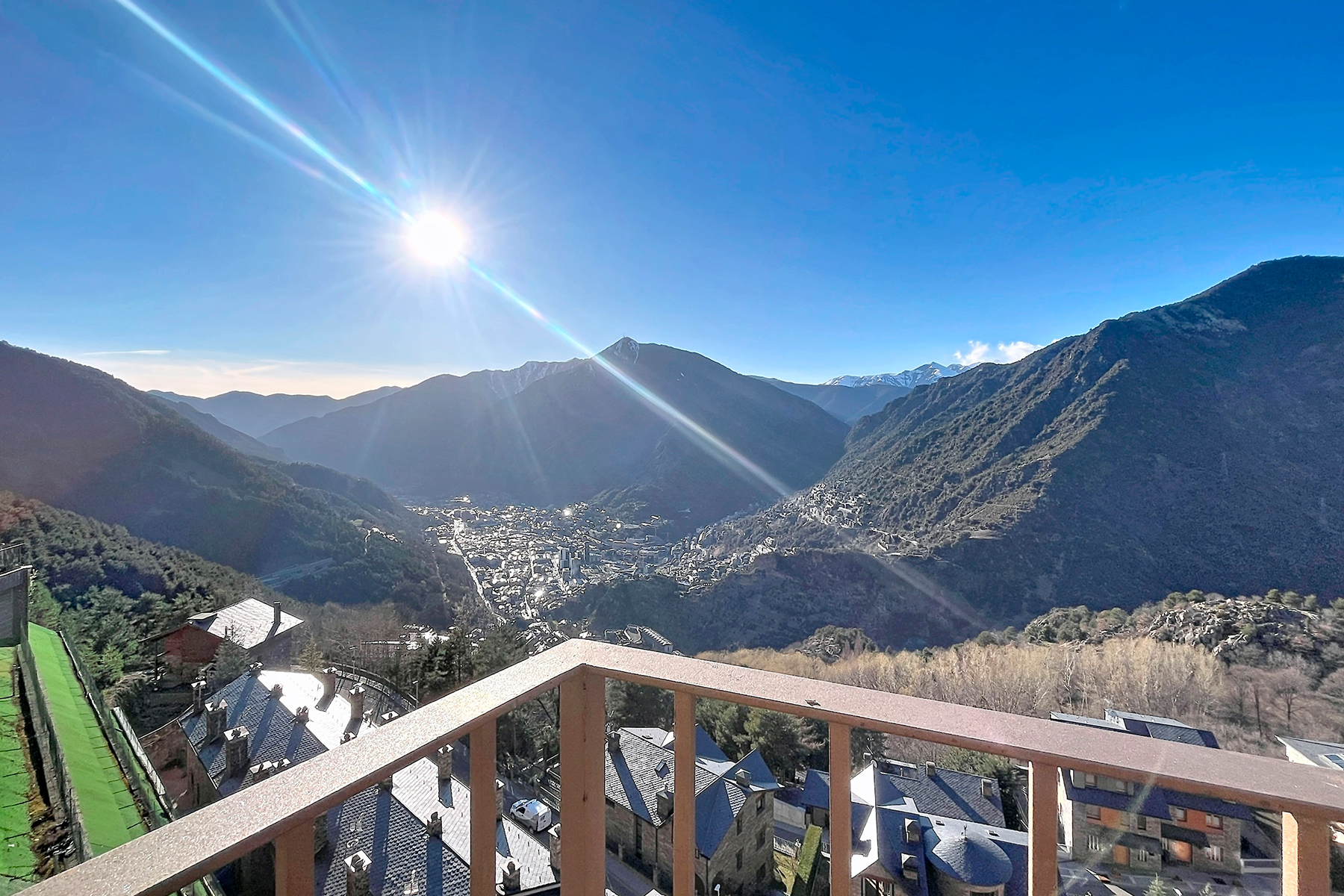 Descobreixi aquesta encantadora casa adossada a En