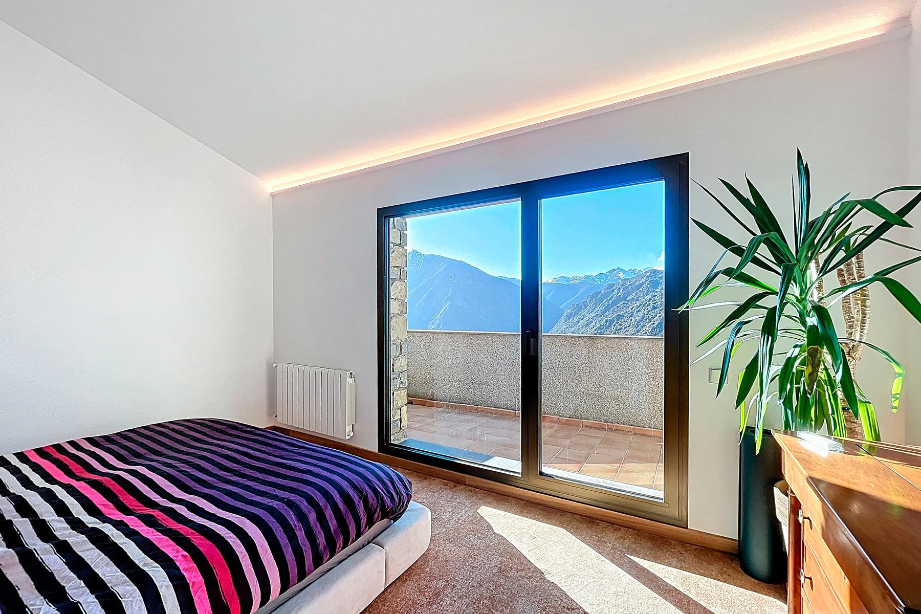 Descobreixi aquesta encantadora casa adossada a En