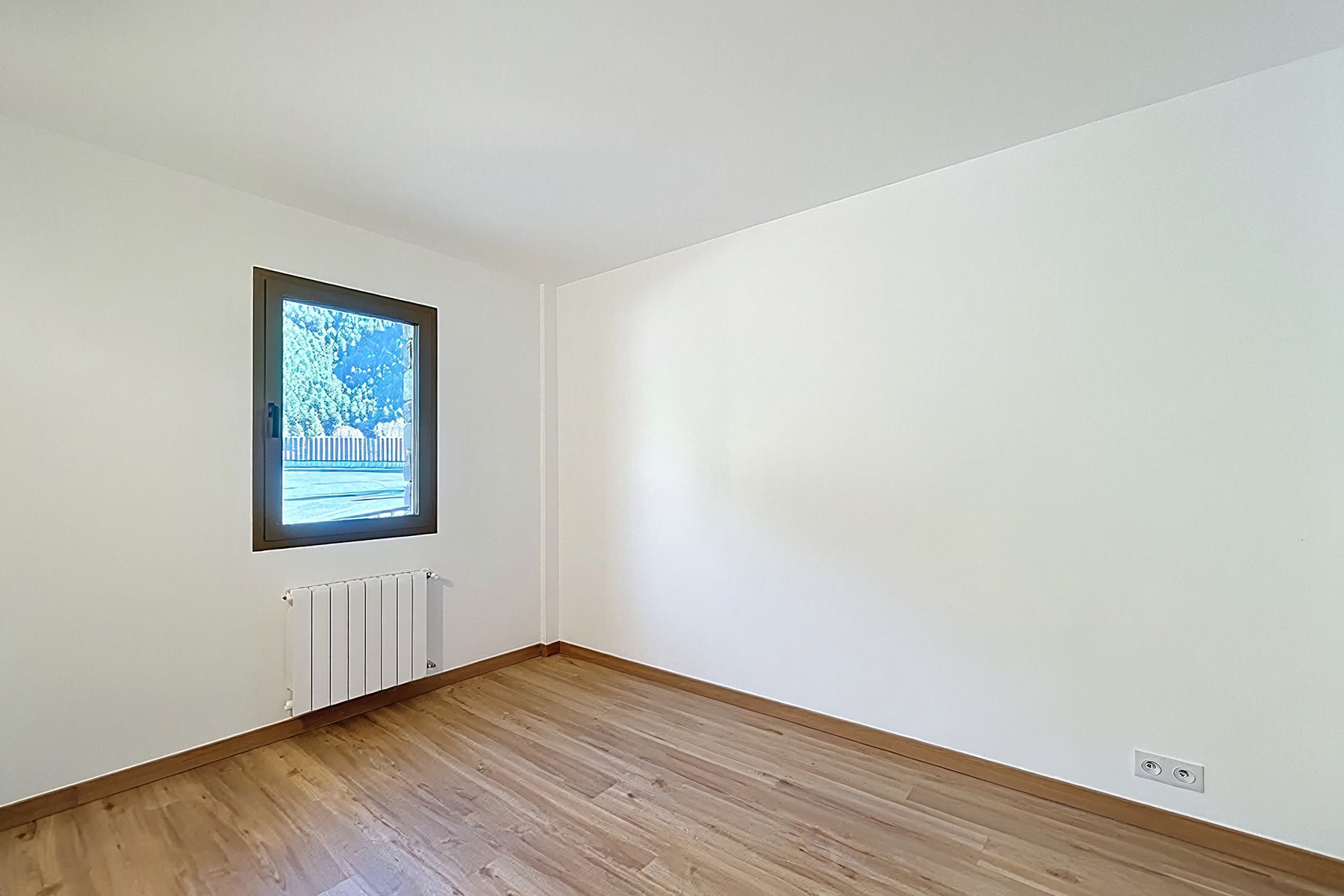 Descobreixi aquesta encantadora casa adossada a En