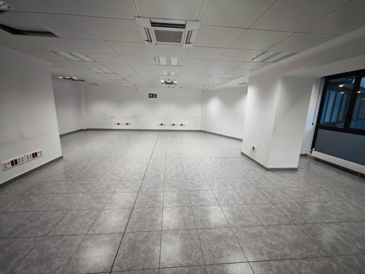 GRAN LOCAL EN LLOGUER 