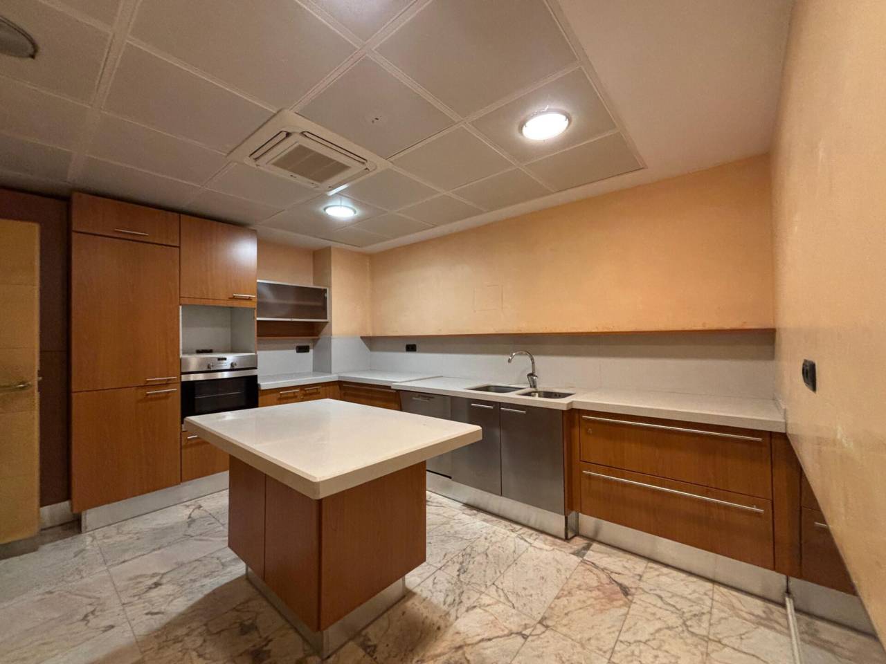 GRAN LOCAL EN LLOGUER 