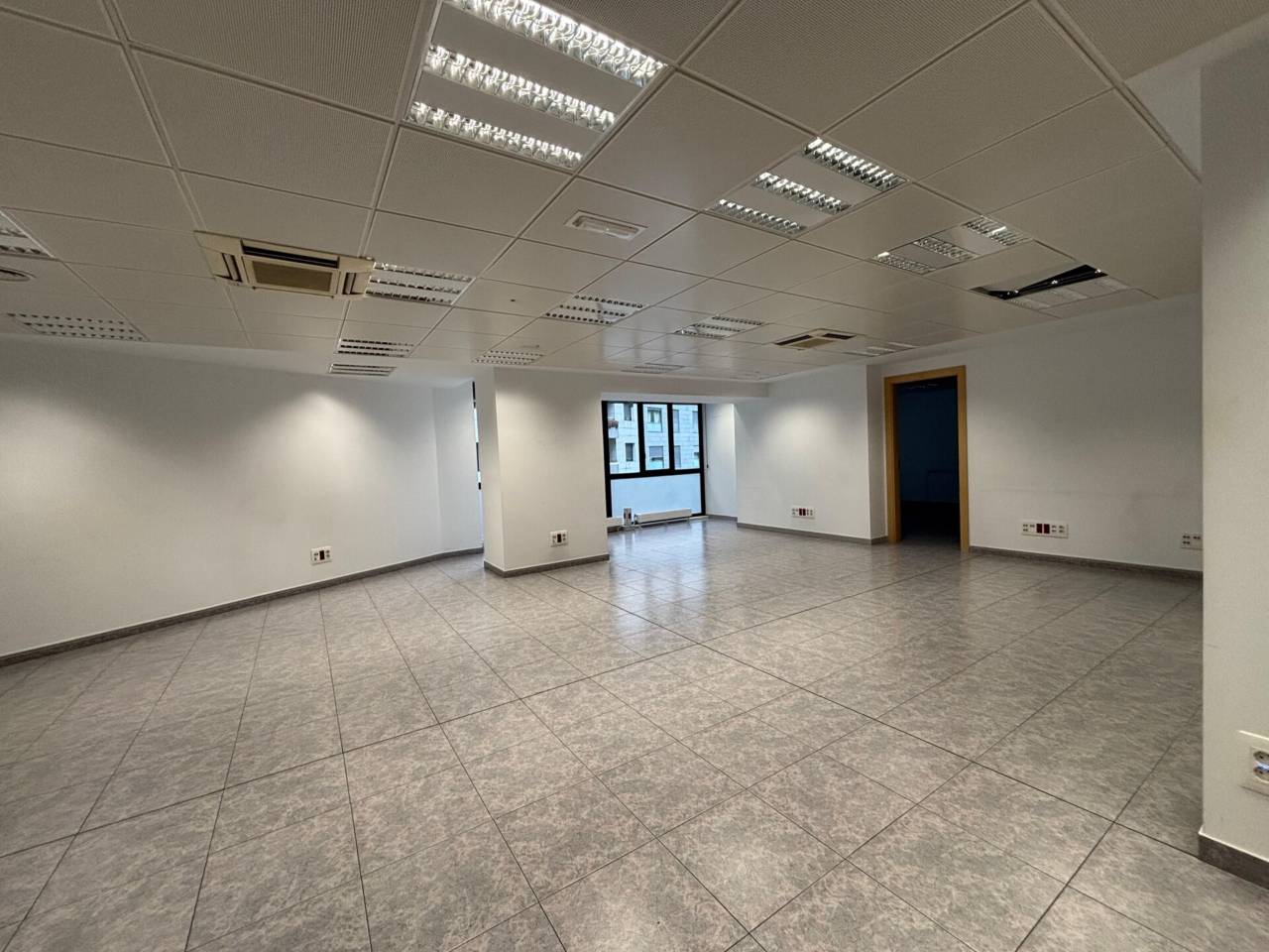 GRAN LOCAL EN LLOGUER 