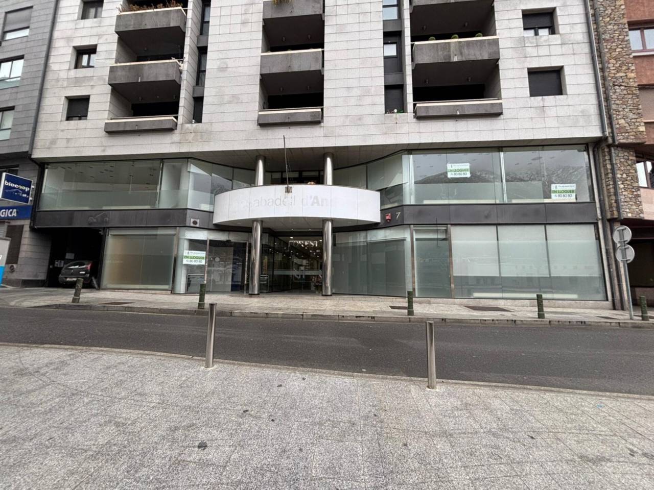 GRAN LOCAL EN LLOGUER 