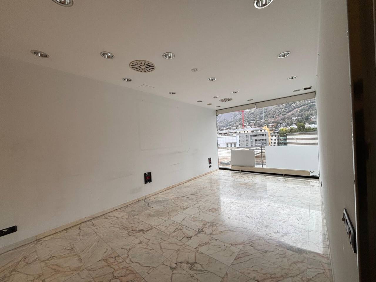 GRAN LOCAL EN LLOGUER 