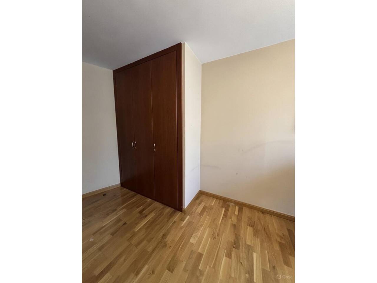 Casa adossada en entorn exclusiu i privilegiat, a un minut del centre