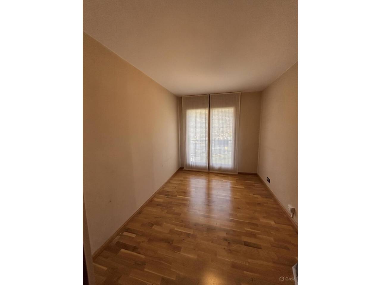 Casa adossada en entorn exclusiu i privilegiat, a un minut del centre