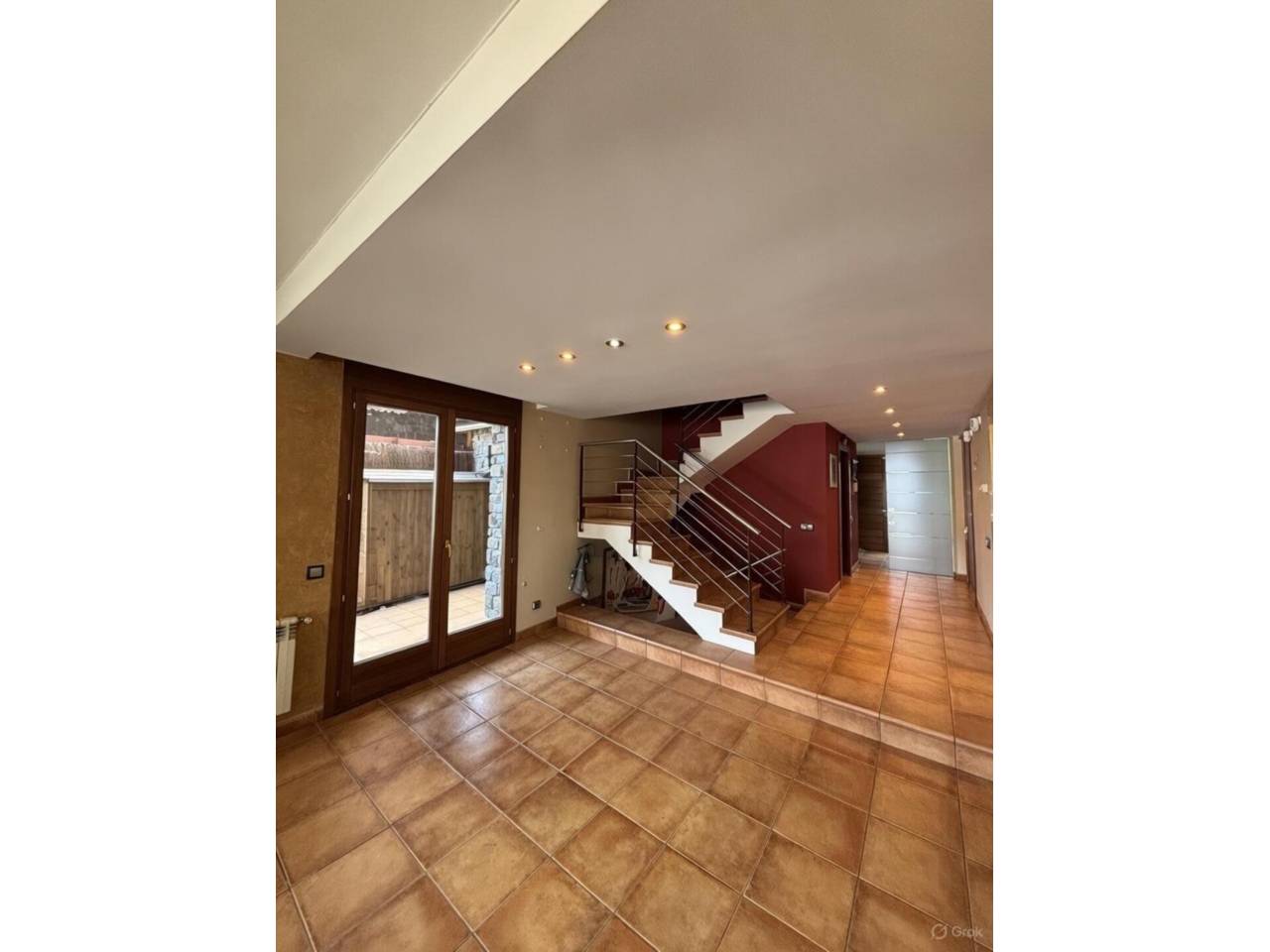 Casa adossada en entorn exclusiu i privilegiat, a un minut del centre