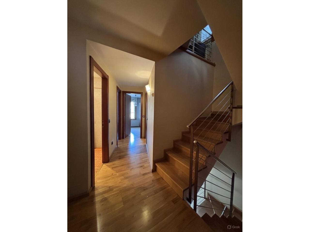 Casa adossada en entorn exclusiu i privilegiat, a un minut del centre