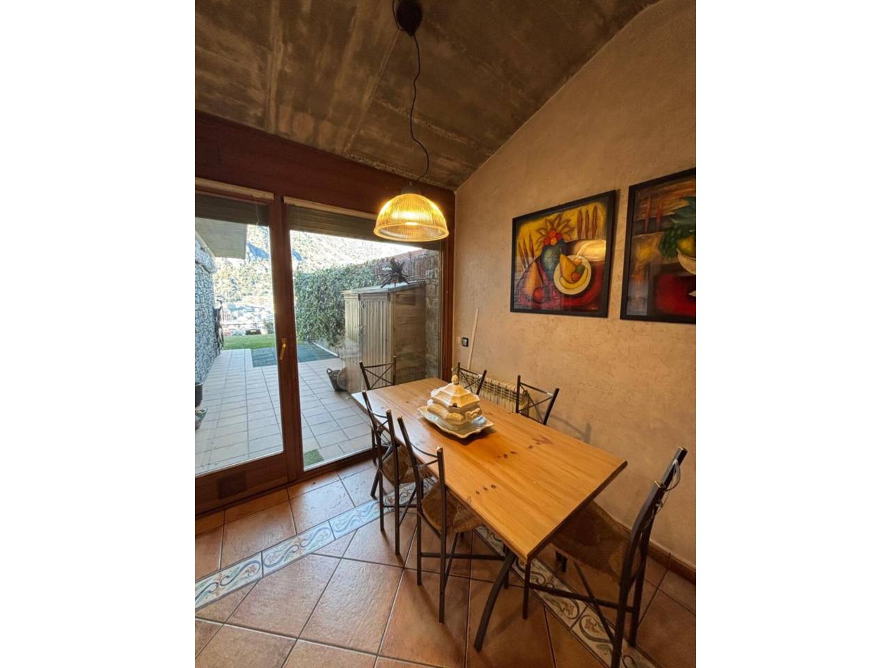 Casa adossada en entorn exclusiu i privilegiat, a un minut del centre